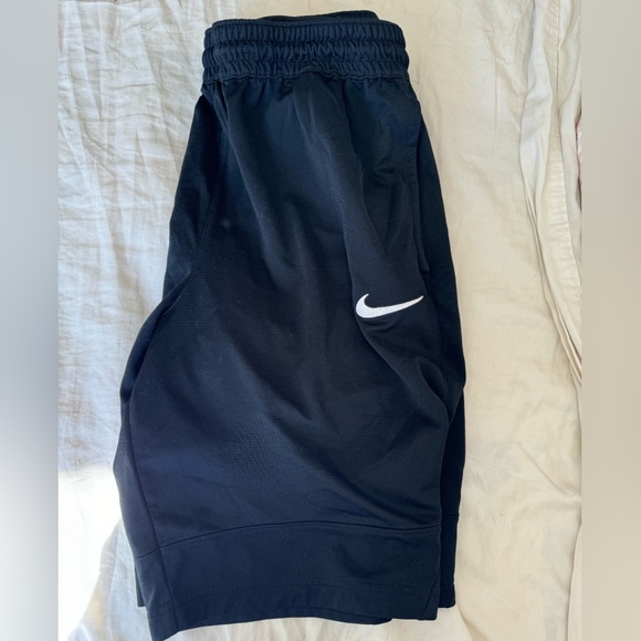 Nike Dri Fit shorts size Medium - Picture 3 of 5
